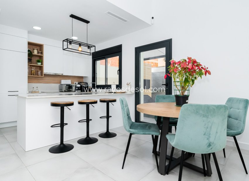 Resale - Villa - Los Montesinos