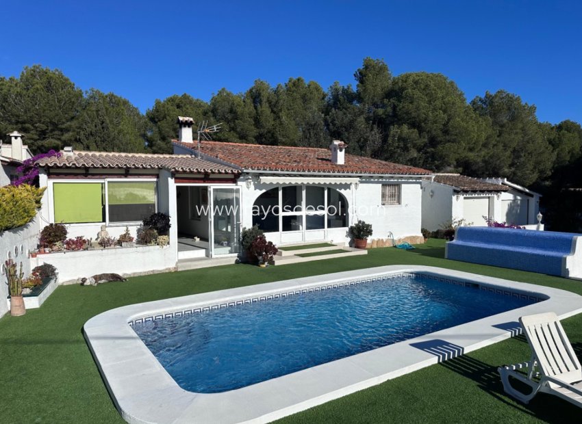 Resale - Villa - Moraira