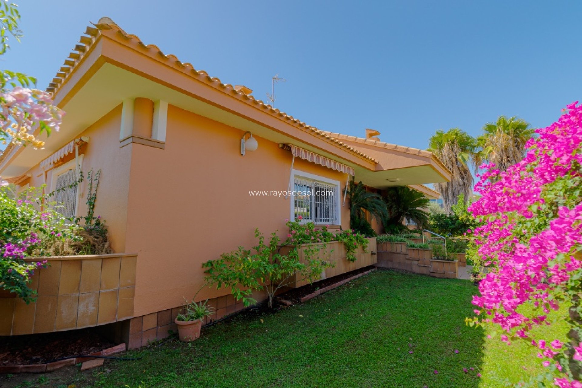 Resale - Villa - Orihuela Costa - Campoamor