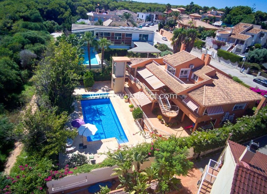 Resale - Villa - Orihuela Costa - Campoamor