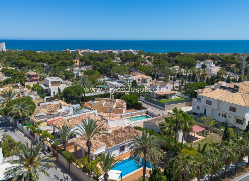 Resale - Villa - Orihuela Costa - Orihuela