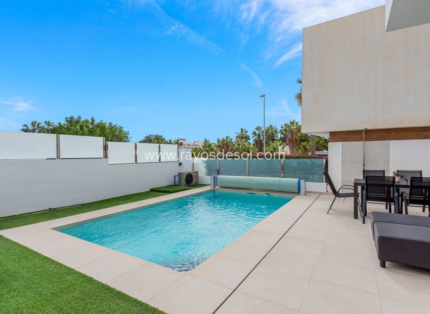 Resale - Villa - Orihuela Costa - Villamartín