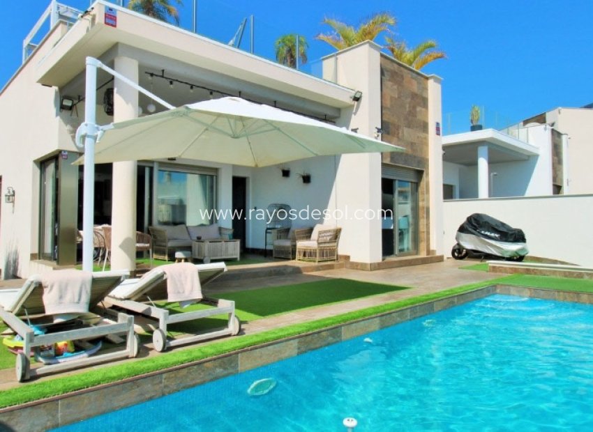 Resale - Villa - Orihuela Costa - Villamartin