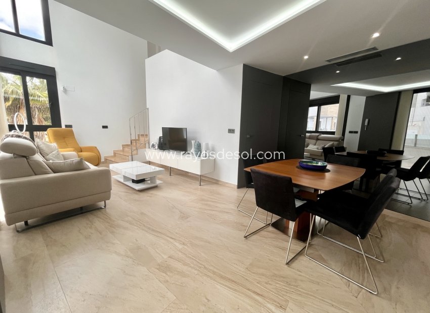 Resale - Villa - Orihuela Costa - Villamartín