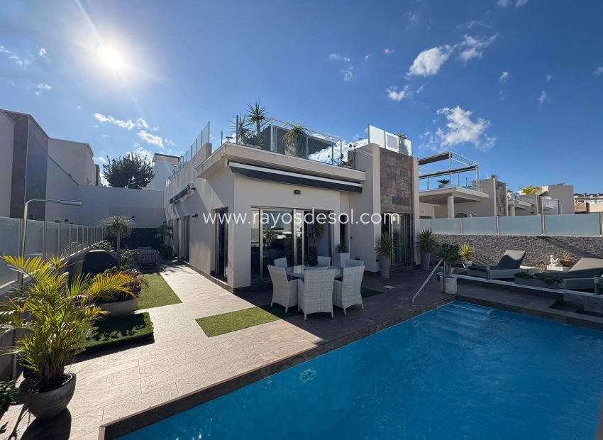 Resale - Villa - Orihuela Costa - Villamartín