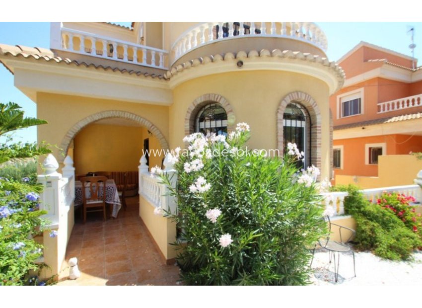 Resale - Villa - Orihuela Costa - Villamartin