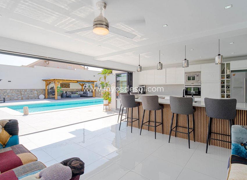 Resale - Villa - Orihuela Costa - Villamartín