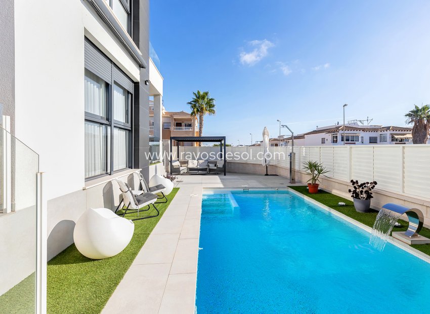 Resale - Villa - Orihuela Costa