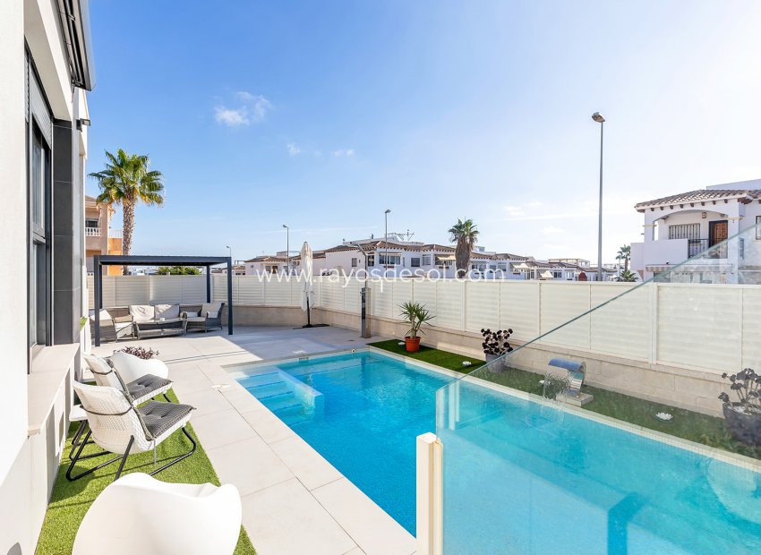 Resale - Villa - Orihuela Costa