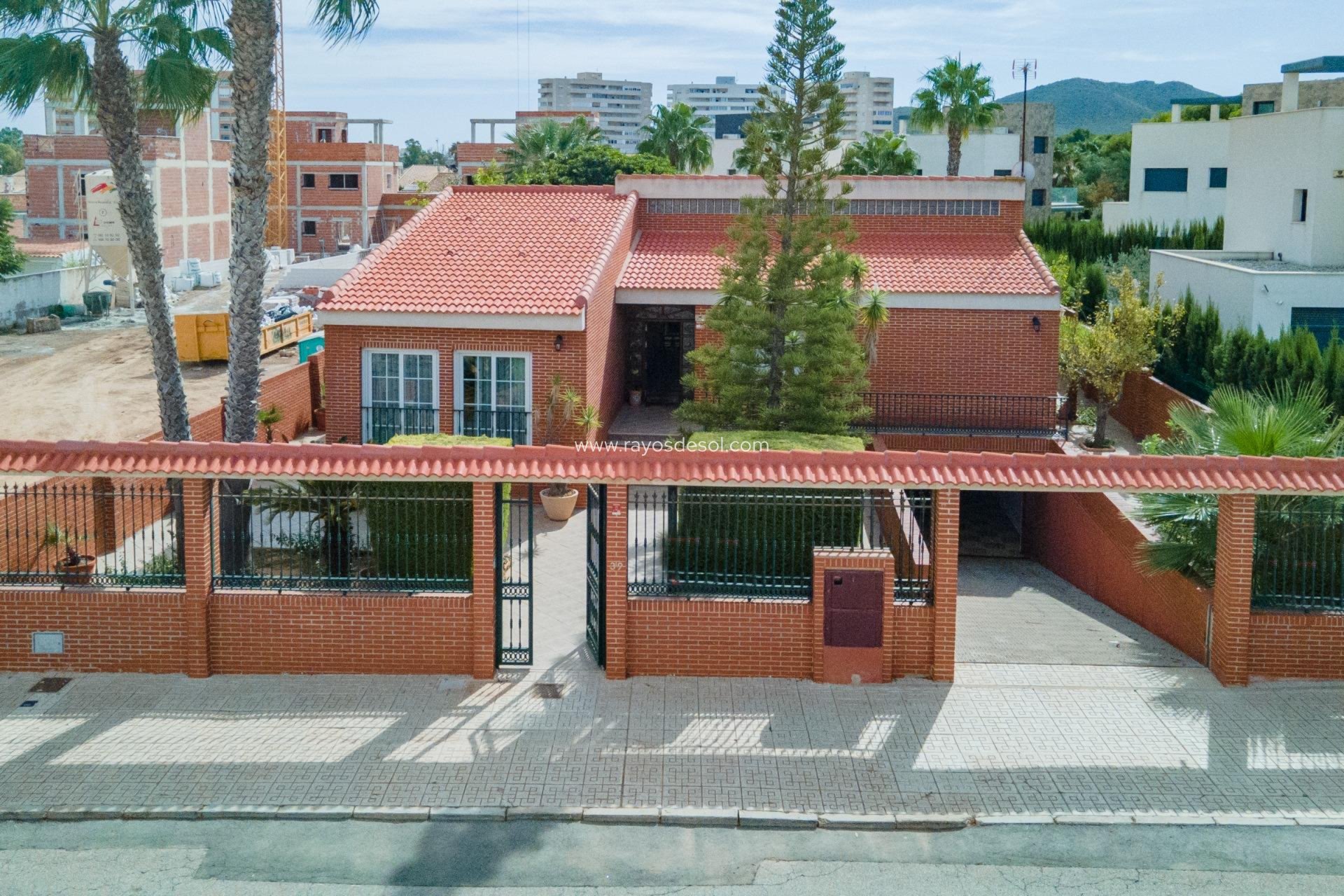 Resale - Villa - Playa Honda