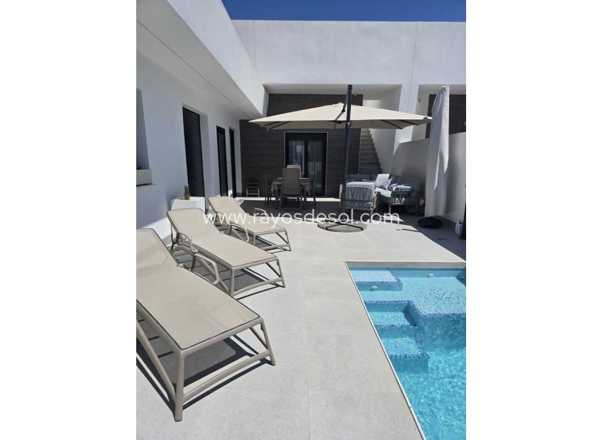 Resale - Villa - Roldan