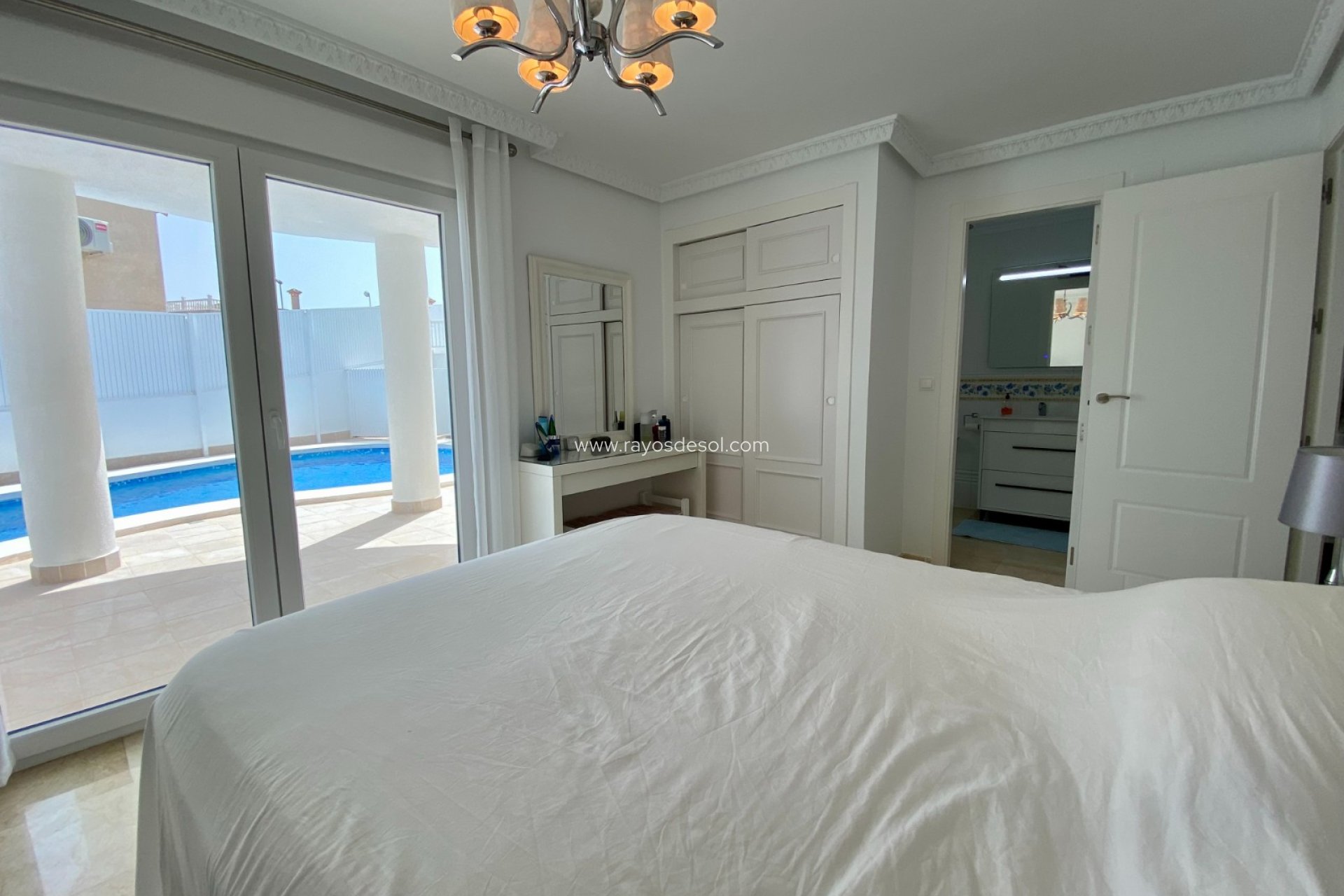 Resale - Villa - San Miguel de Salinas - Pueblo