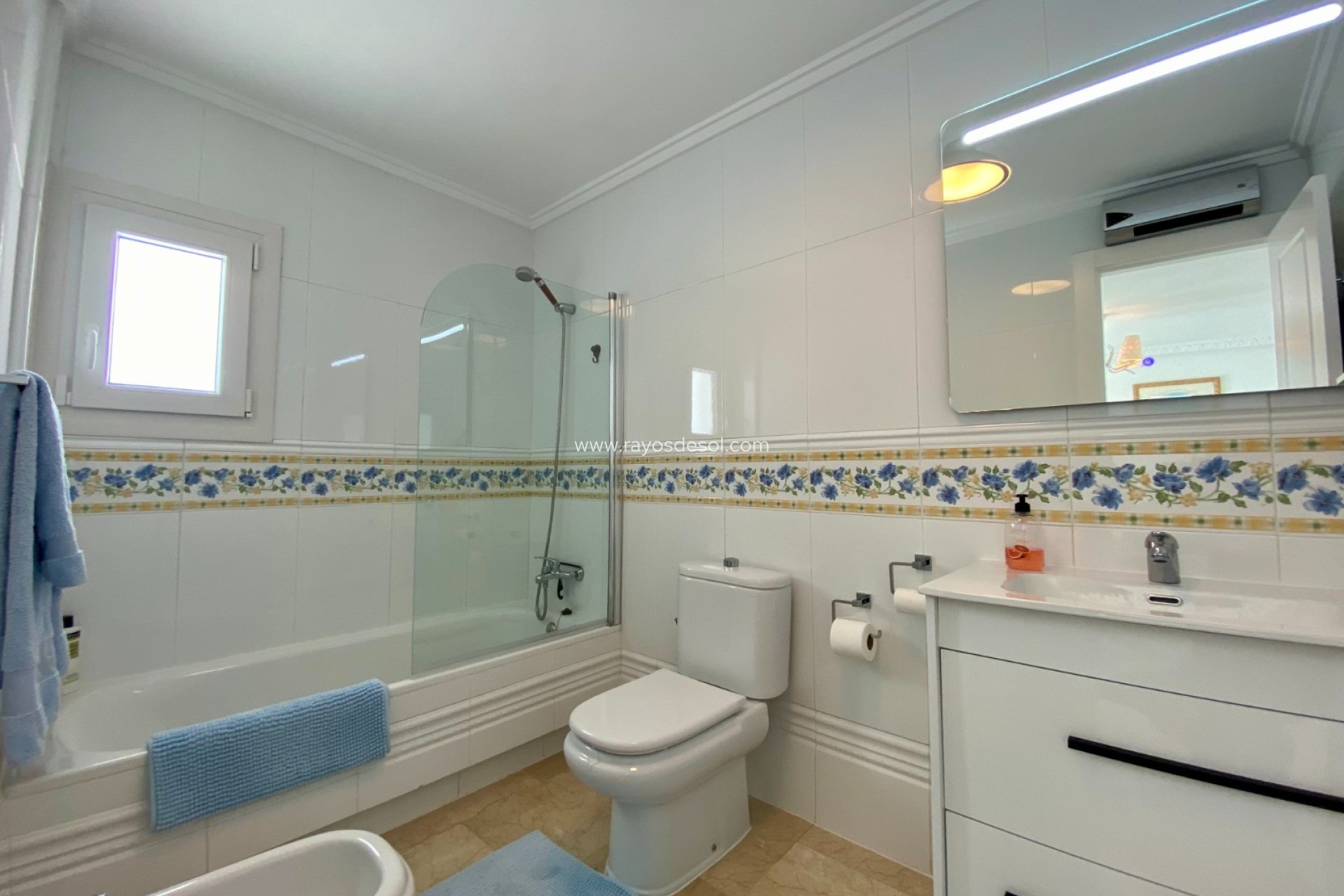 Resale - Villa - San Miguel de Salinas - Pueblo