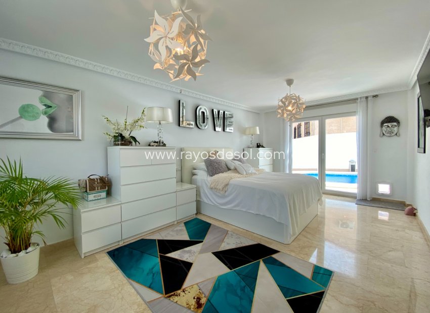 Resale - Villa - San Miguel de Salinas - Pueblo