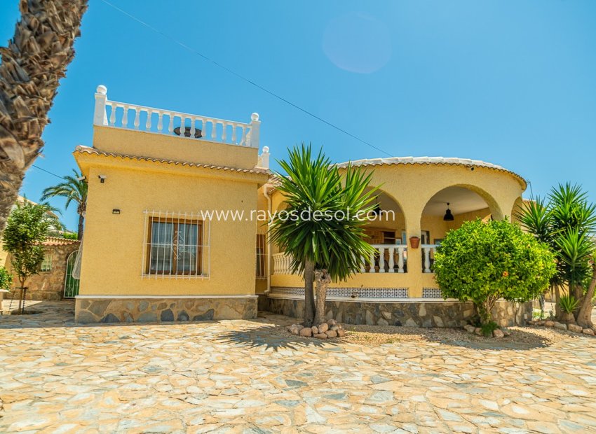 Resale - Villa - Torrevieja - La Siesta