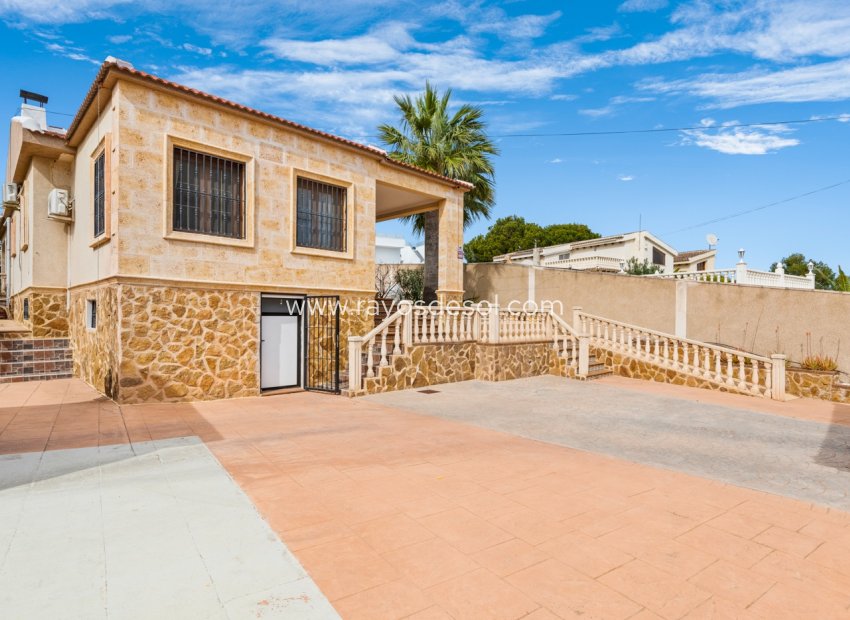 Resale - Villa - Torrevieja - Los Balcones