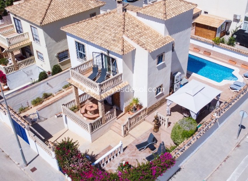 Resale - Villa - Torrevieja - Punta Prima