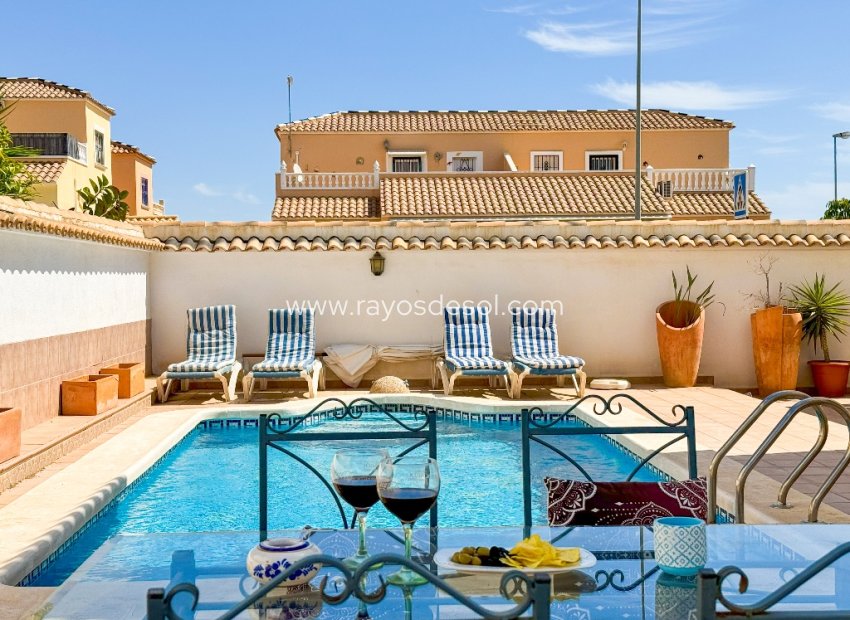 Resale - Villa - Torrevieja - Punta Prima