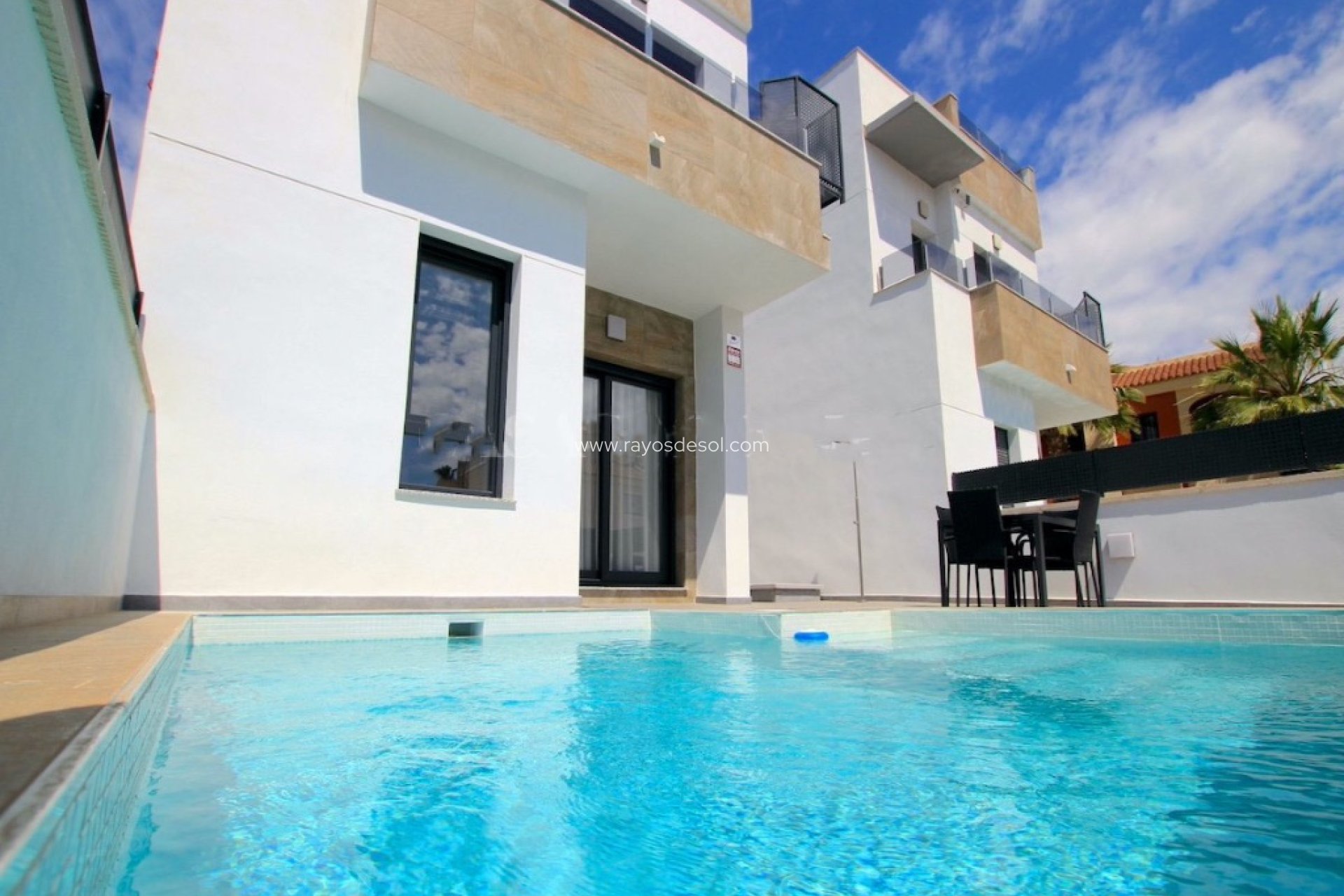 Resale - Villa - Torrevieja