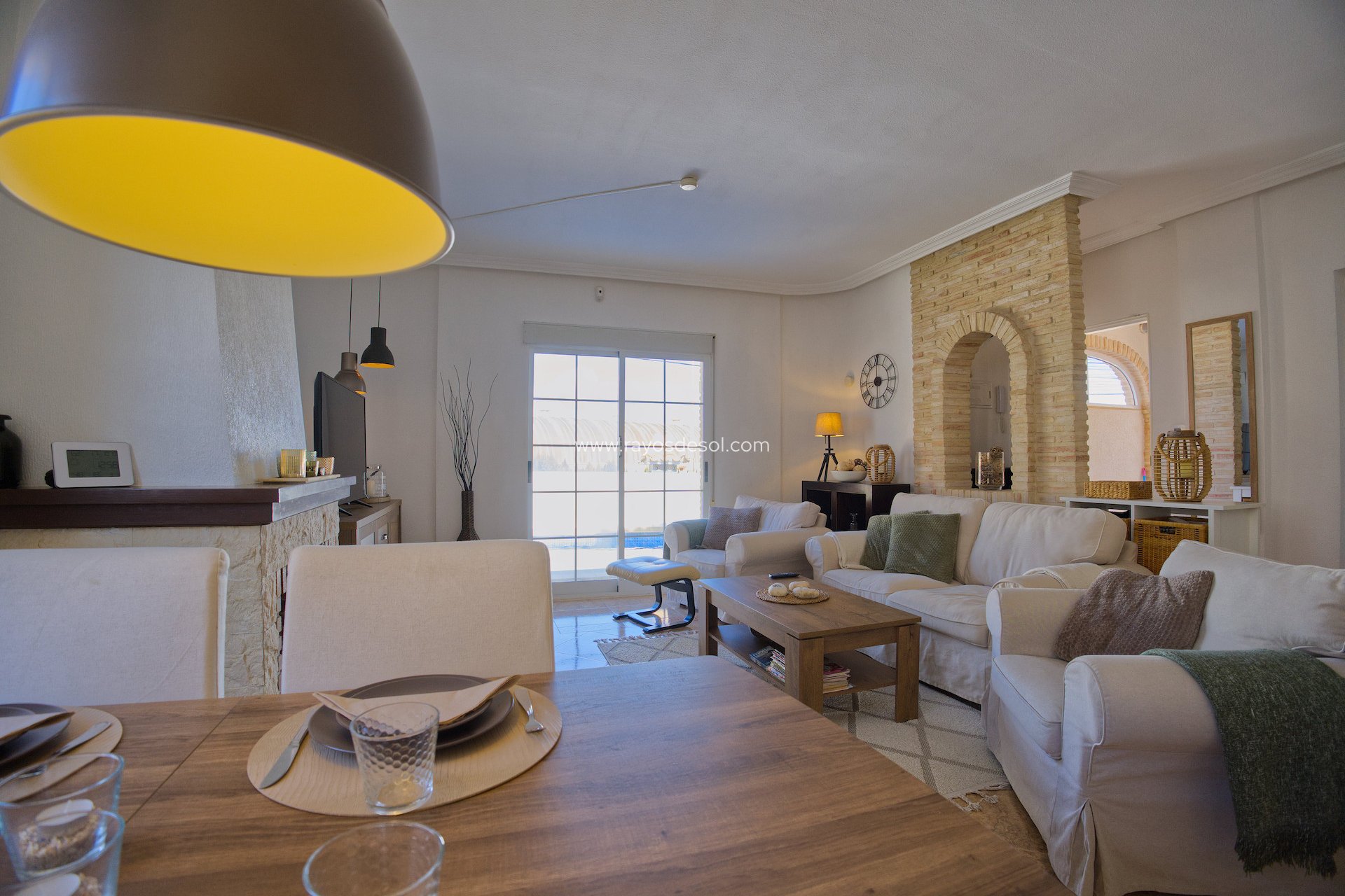 Resale - Villa - Torrevieja
