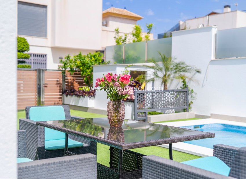 Resale - Villa - Torrevieja