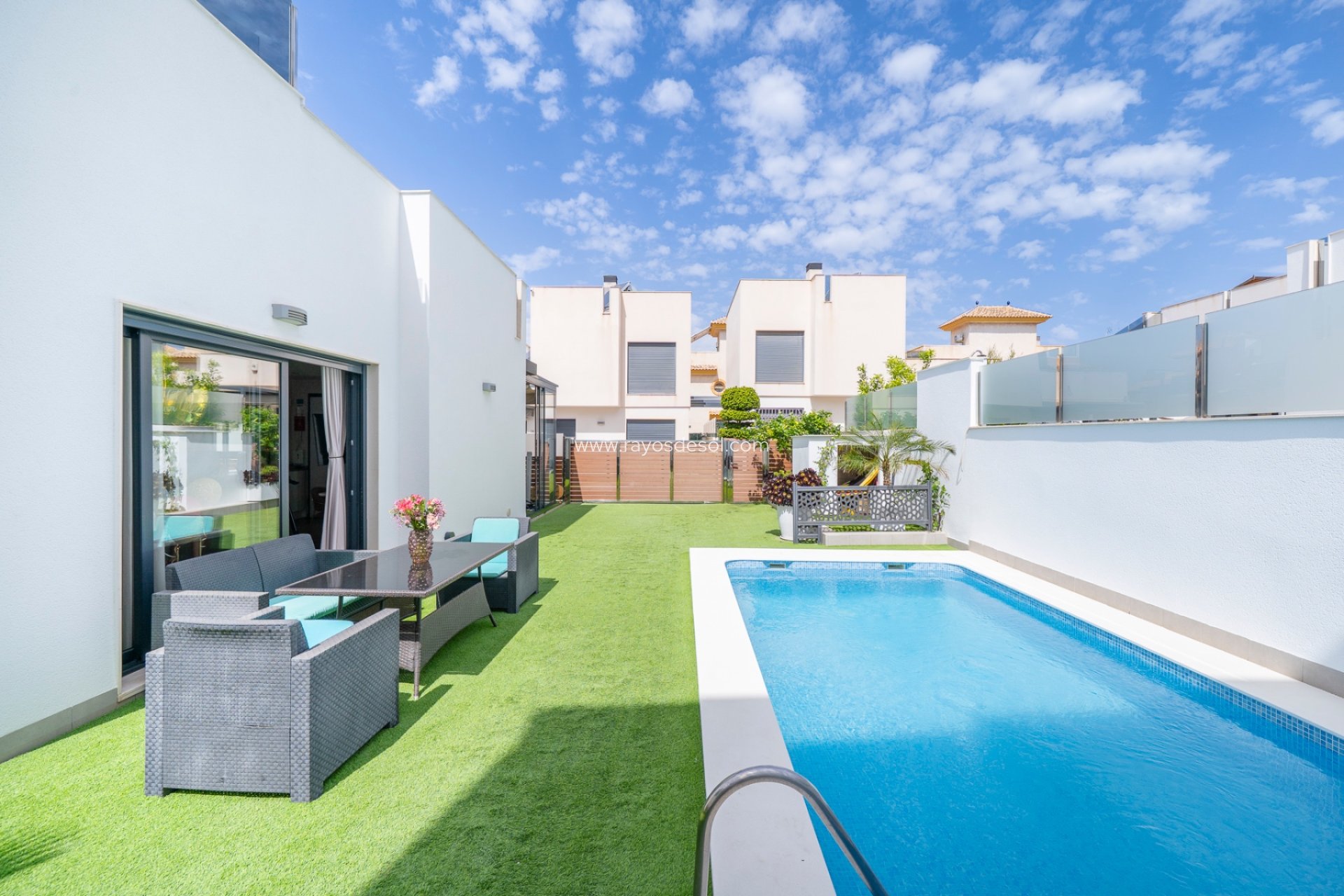 Resale - Villa - Torrevieja