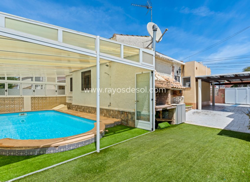 Resale - Villa - Torrevieja