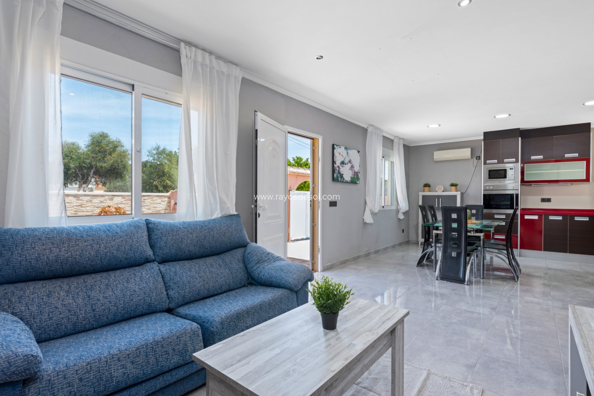 Resale - Villa - Torrevieja