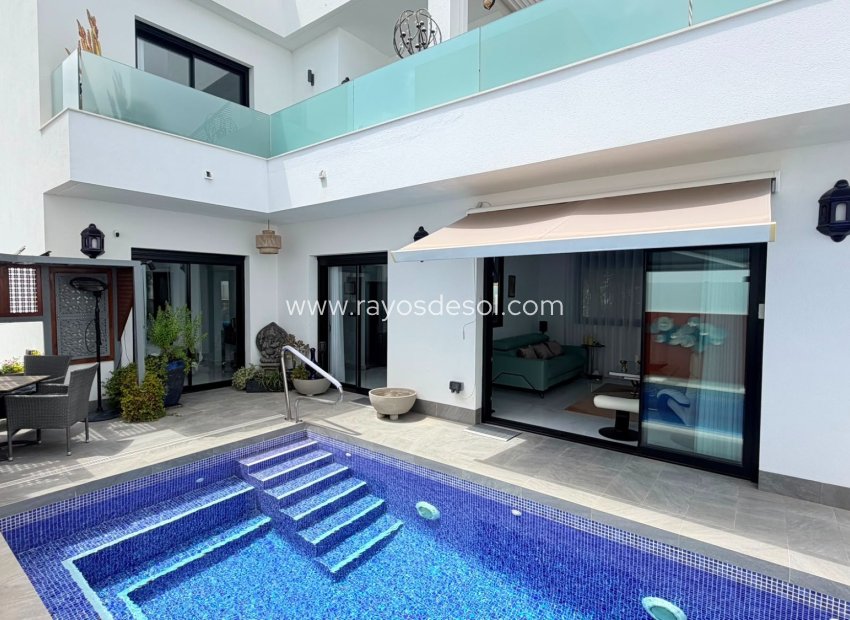 Reventa - Villa - Los Montesinos - La Herrada