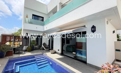 Villa - Resale - Los Montesinos - La Herrada