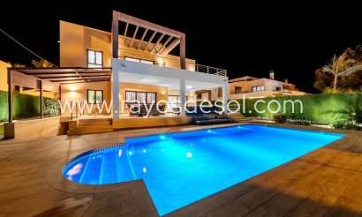 Villa - Wiederverkauf - Orihuela Costa - ES-84093