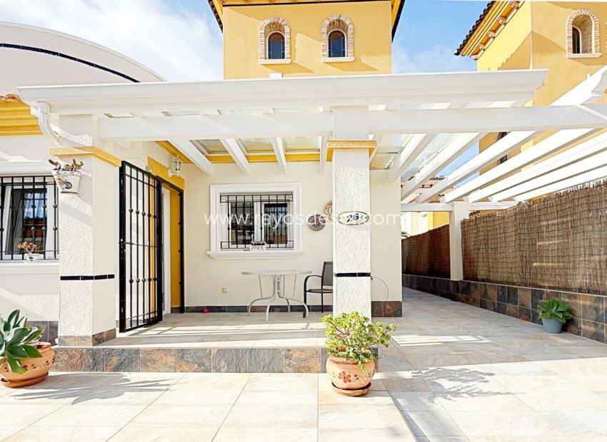 Wiederverkauf - Villa - Orihuela Costa - Los Altos