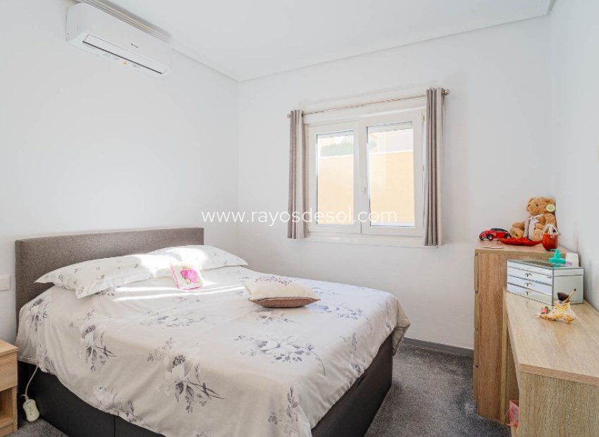 Wiederverkauf - Villa - Orihuela Costa - Los Altos